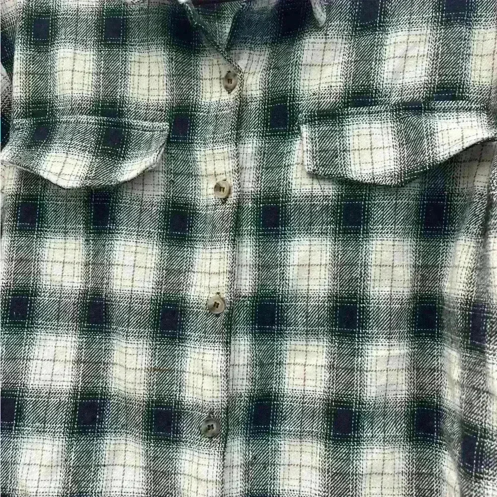 Pink Lily Steps Away Plaid Flannel Size Large - Picture 2 of 7